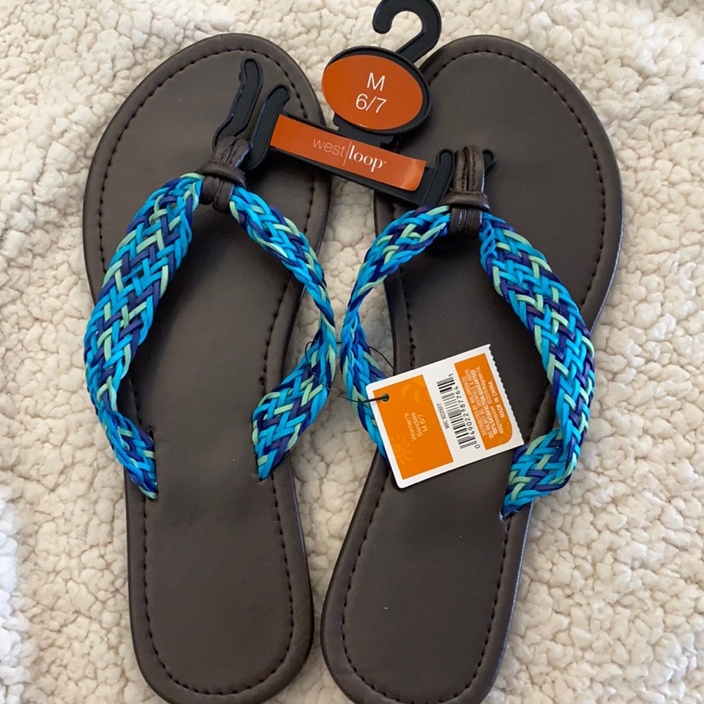 West loop sandals